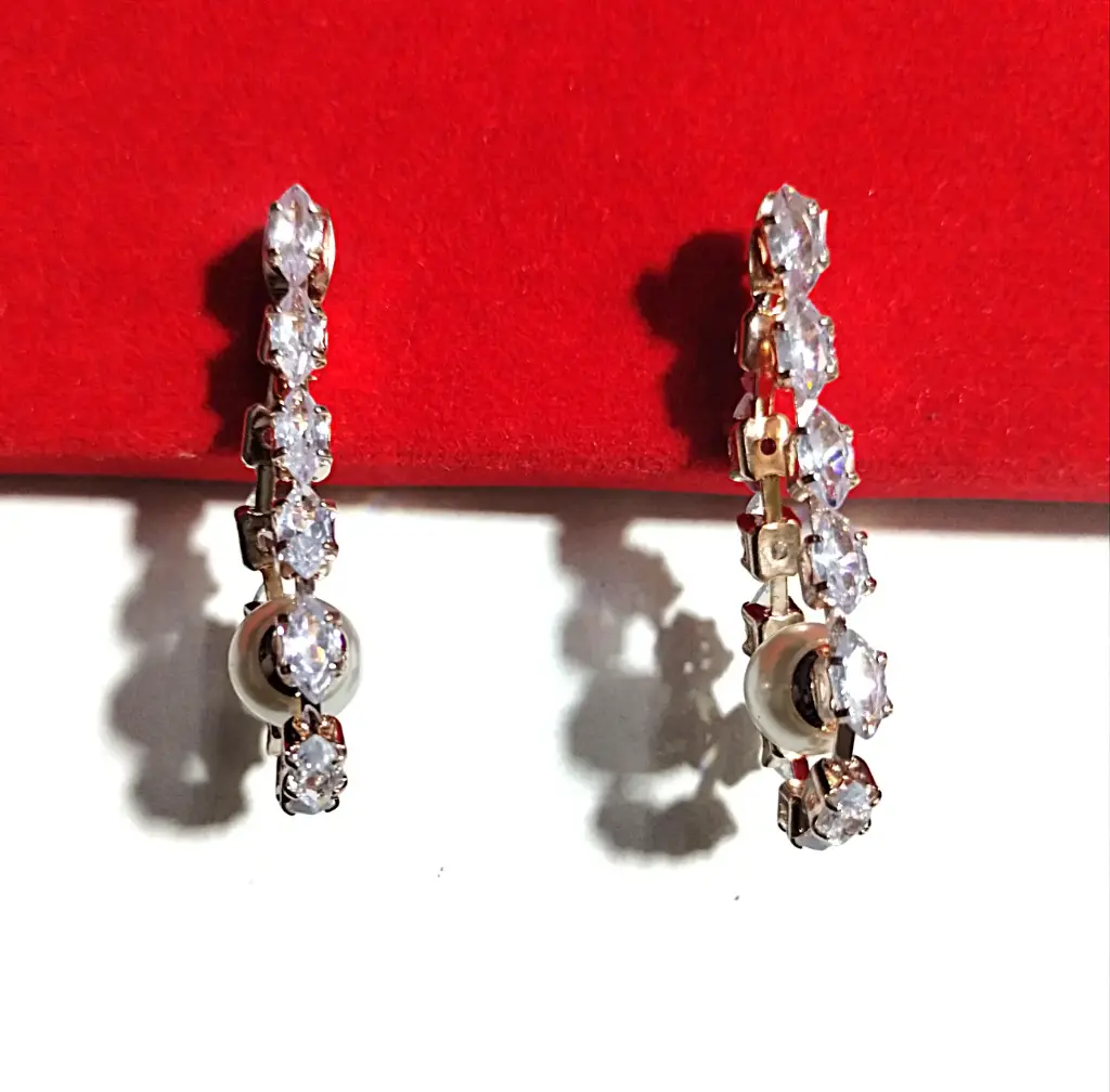Shimmering Hoop with Pearl Accent Earrings 💫💖