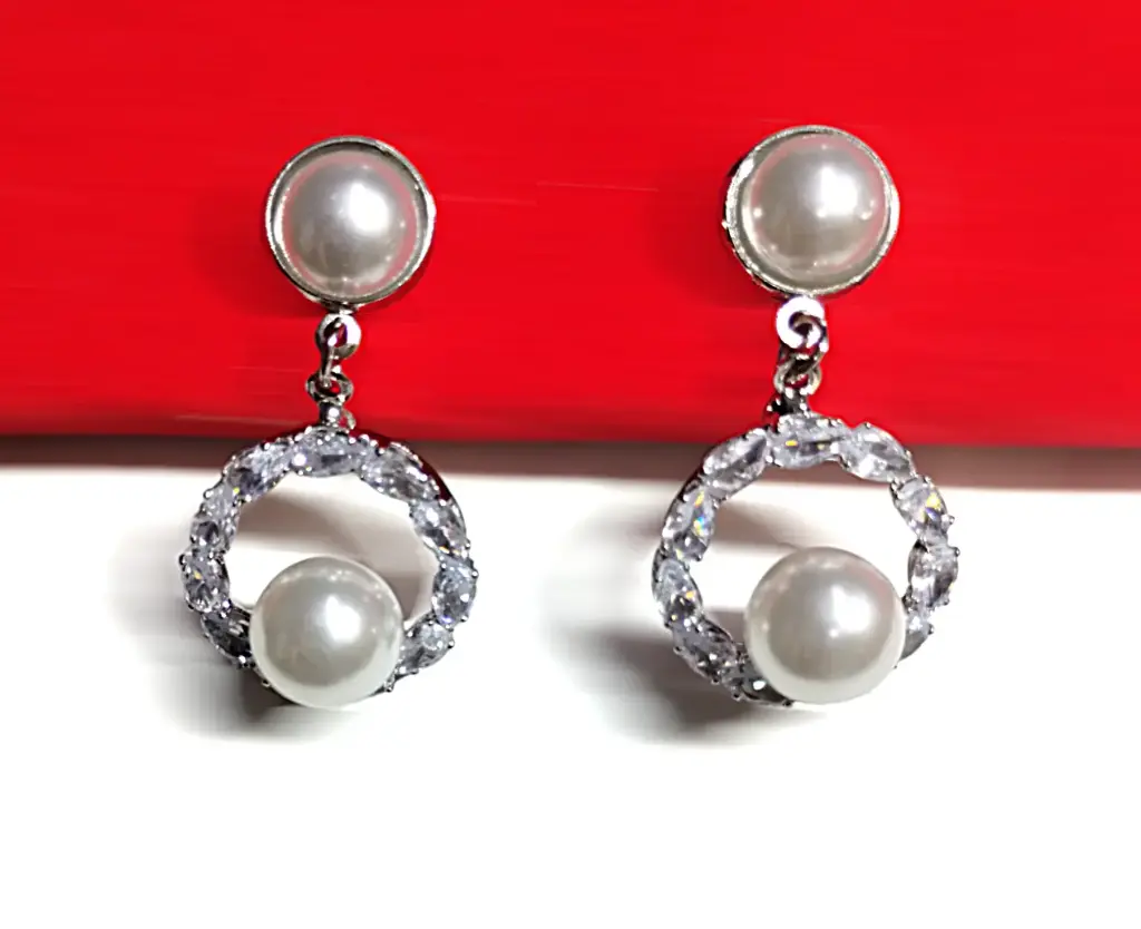 Classic Harmony Pearl & Crystal Hoop Earrings 💖