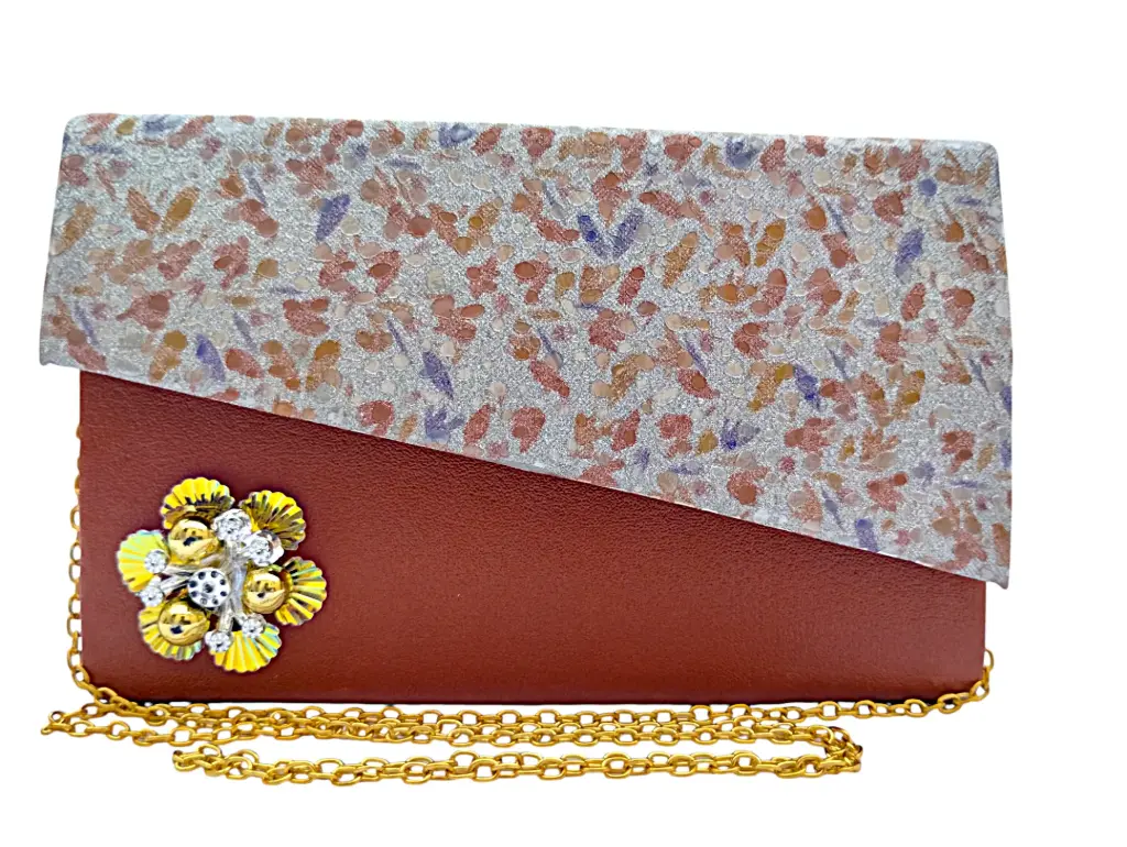 Embellished Floral Flap Clutch with Chain Strap 🌸✨