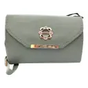 Elegant Flap Bag with Floral Embellishment 🌸